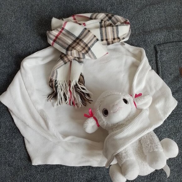 🎀Soft White Ribbed Sweater 🎀 - Picture 2 of 5